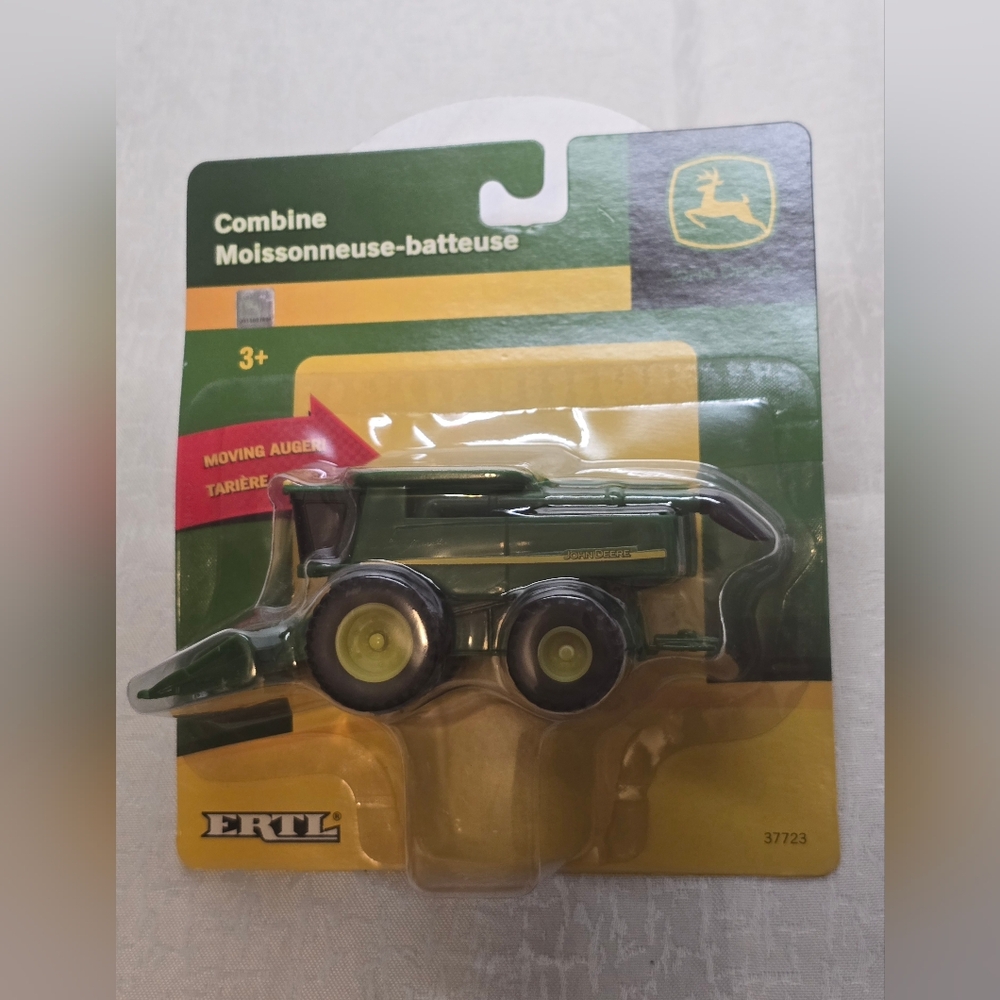 ERTL John Deere Combine Harvester & Grain Head Plastic Farm Toy Approx: 5"x 2"